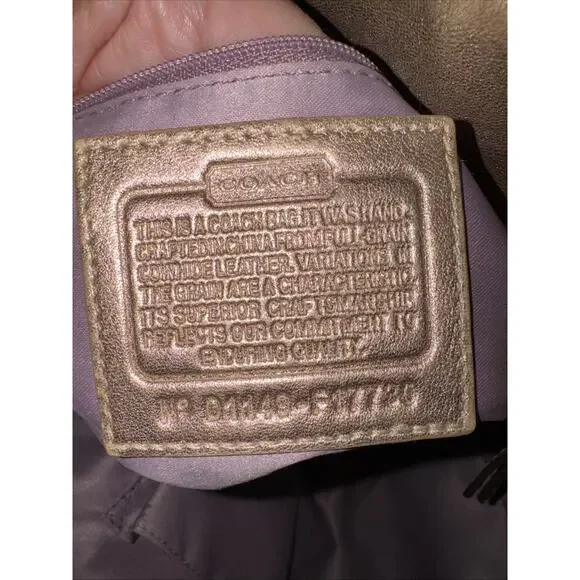 Coach East West Gallery tote bag in metallic gold embossed signature leather - Picture 4 of 10